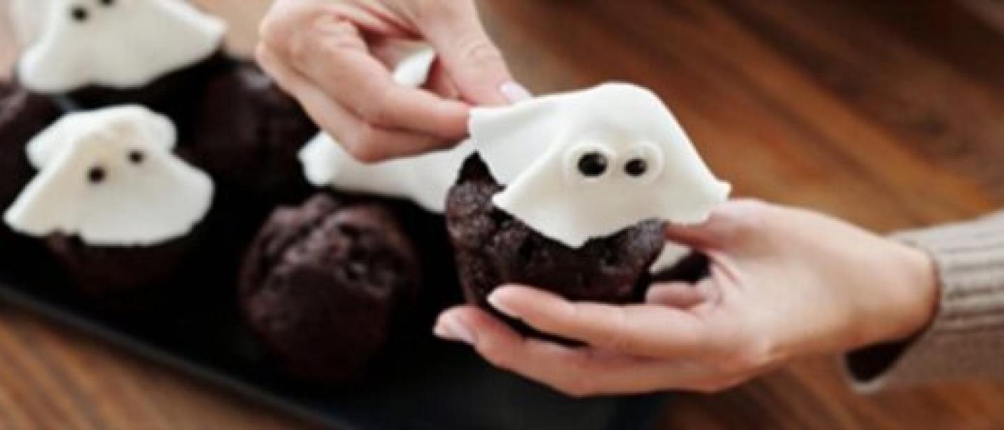 Image of cakes that look like little ghosts